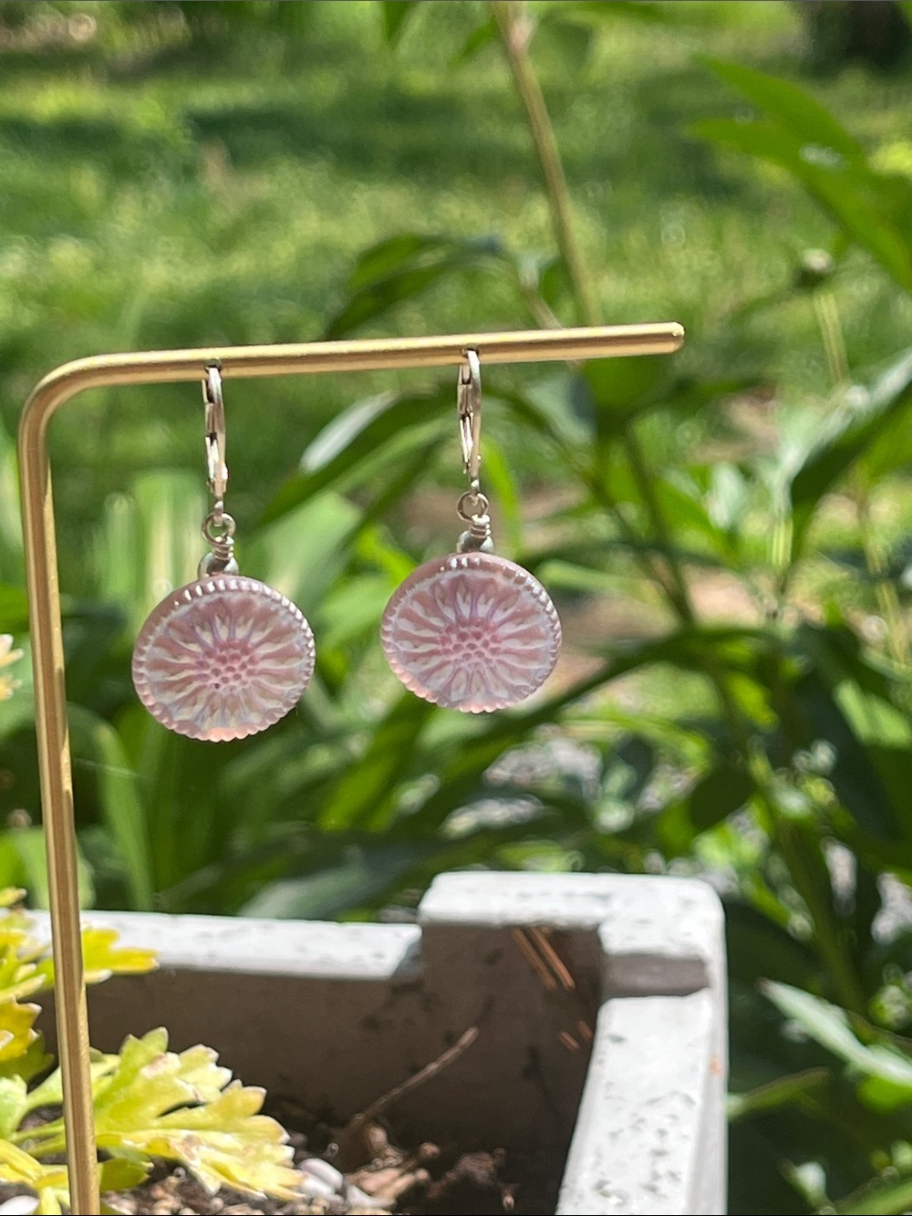 Pink Iridescent Floral Carved Buttons Earrings 18mm - Picture 1 of 12